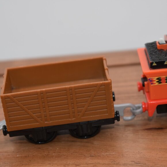 NIA 18 - 2013 Gullane Thomas & Friends TrackMaster Engine Motorized Oran… - Picture 8 of 10